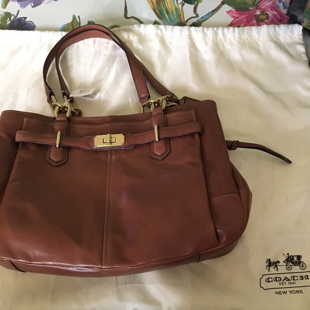 NWT Coach walnut Chelsea Jayden purse